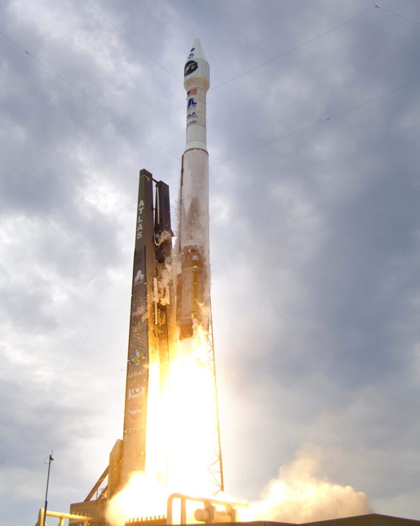 lrolaunch_nasa_big