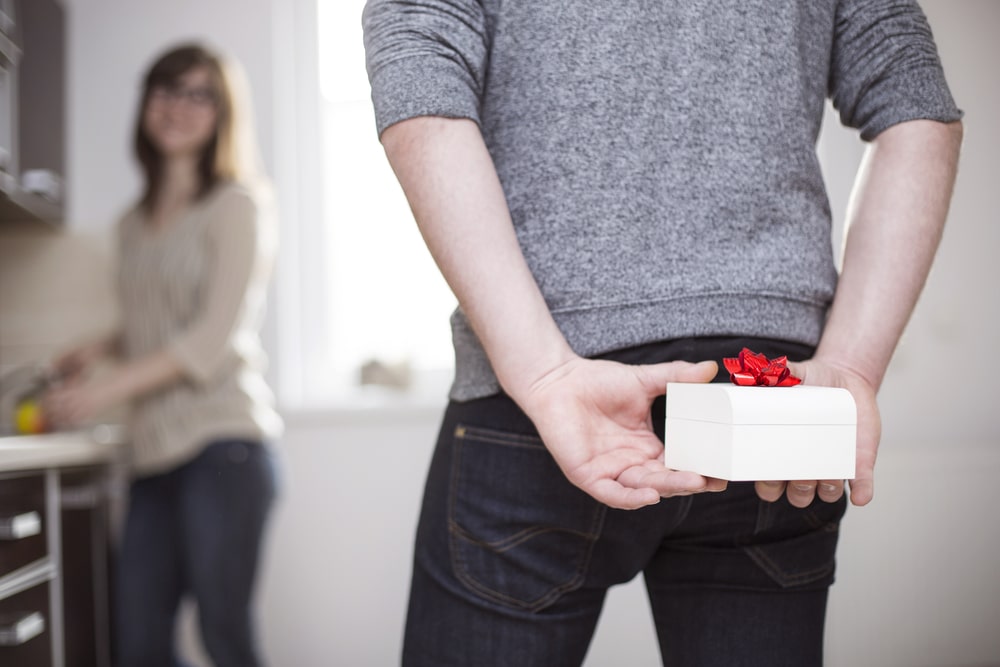 11 GIFTS TO NEVER GET YOUR WIFE FOR A HOLIDAY